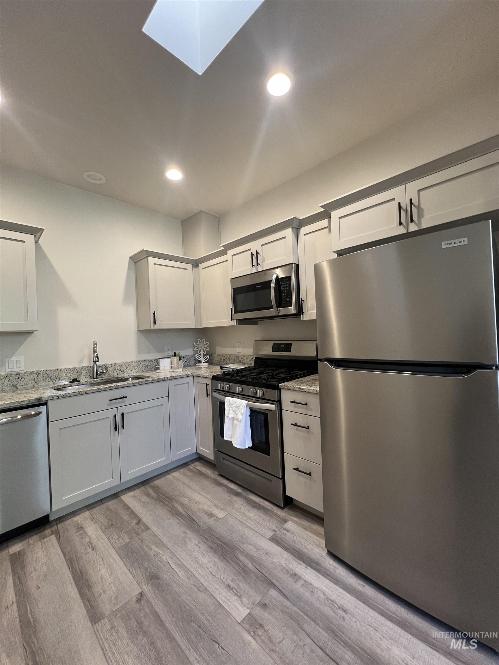 1475 N Bluffs Ridge Lane, Boise, Idaho 83704, 3 Bedrooms, 2 Bathrooms, Residential For Sale, Price $334,000,MLS 98993631