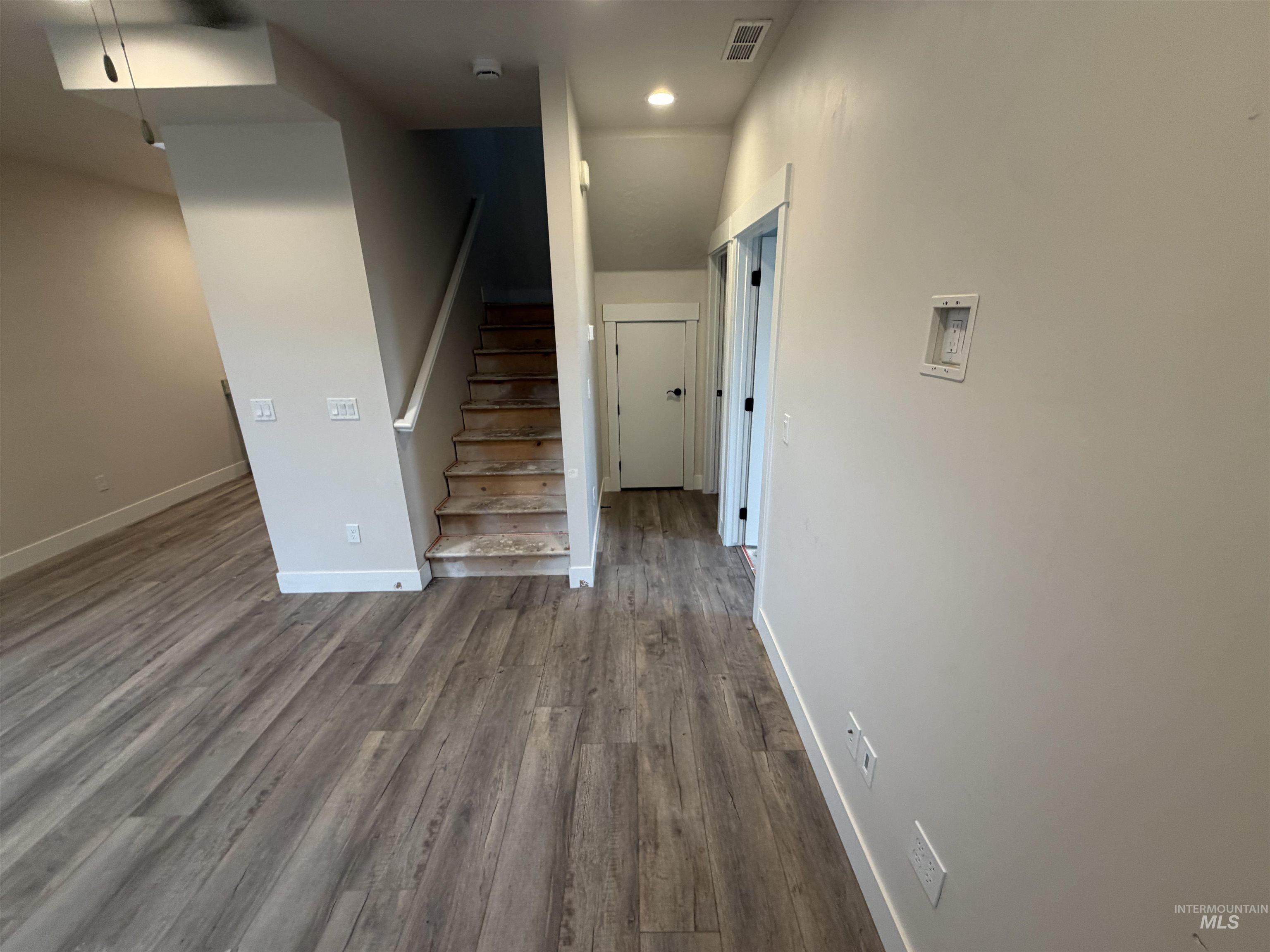 1475 N Bluffs Ridge Lane, Boise, Idaho 83704, 3 Bedrooms, 2 Bathrooms, Residential For Sale, Price $334,000,MLS 98993631
