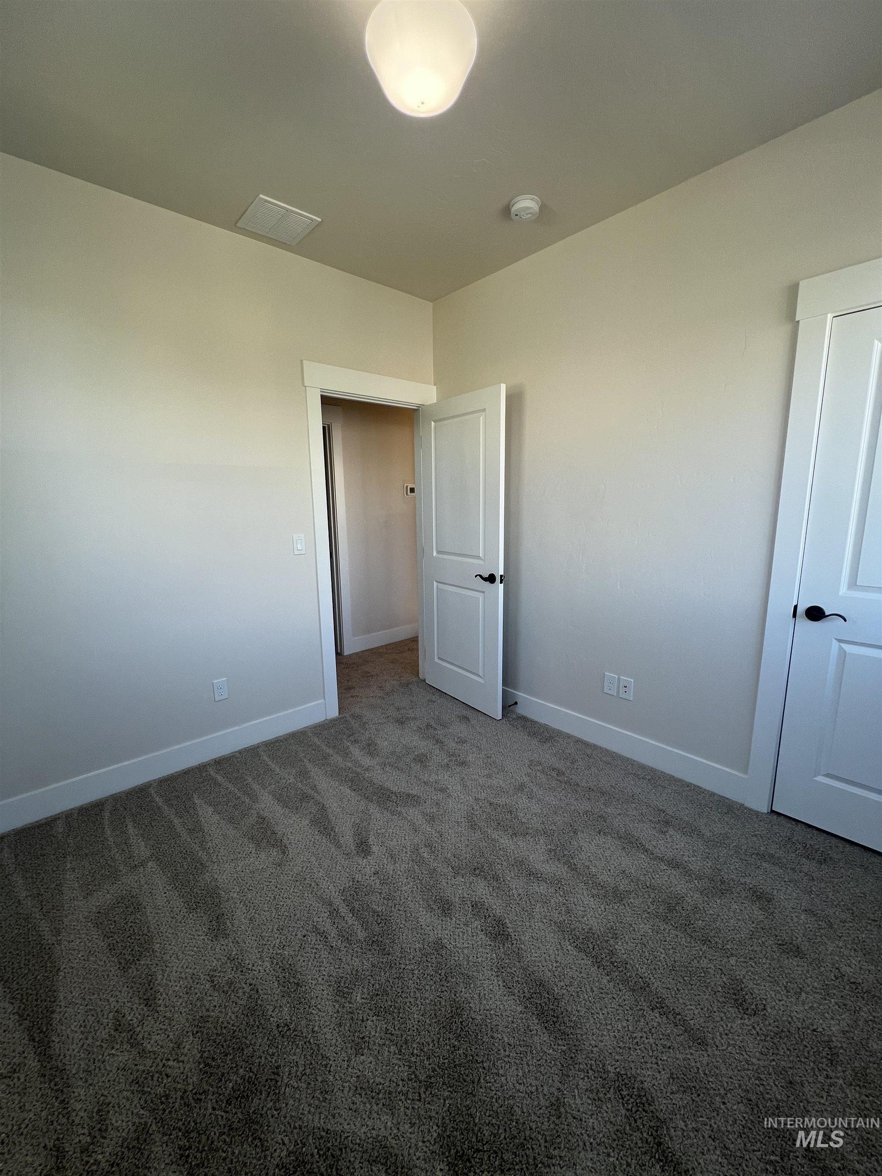 1475 N Bluffs Ridge Lane, Boise, Idaho 83704, 3 Bedrooms, 2 Bathrooms, Residential For Sale, Price $334,000,MLS 98993631