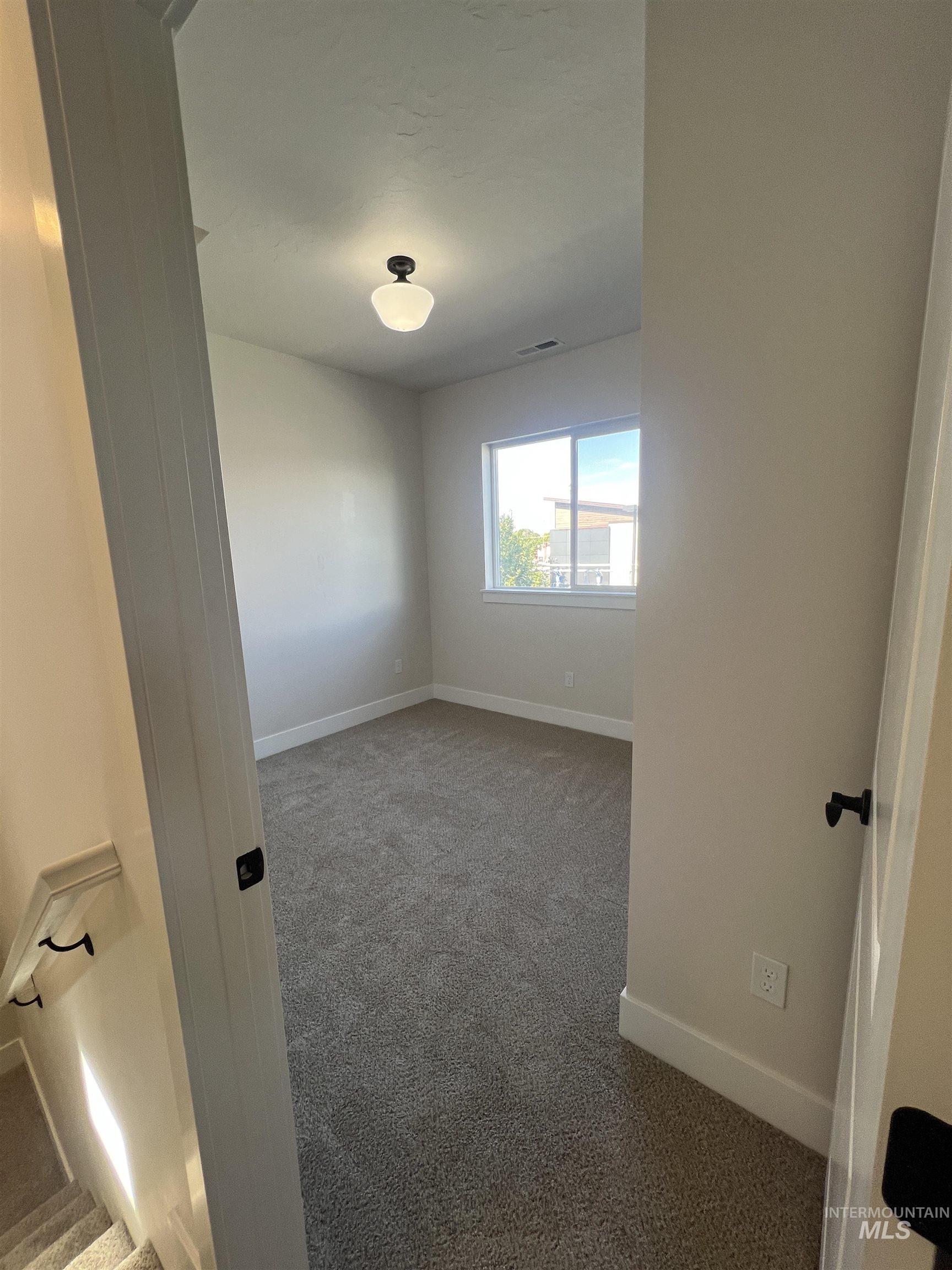 1475 N Bluffs Ridge Lane, Boise, Idaho 83704, 3 Bedrooms, 2 Bathrooms, Residential For Sale, Price $334,000,MLS 98993631