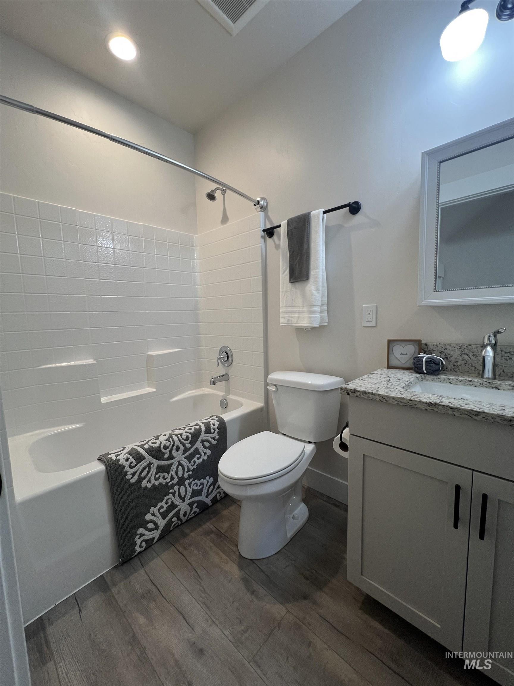 1475 N Bluffs Ridge Lane, Boise, Idaho 83704, 3 Bedrooms, 2 Bathrooms, Residential For Sale, Price $334,000,MLS 98993631