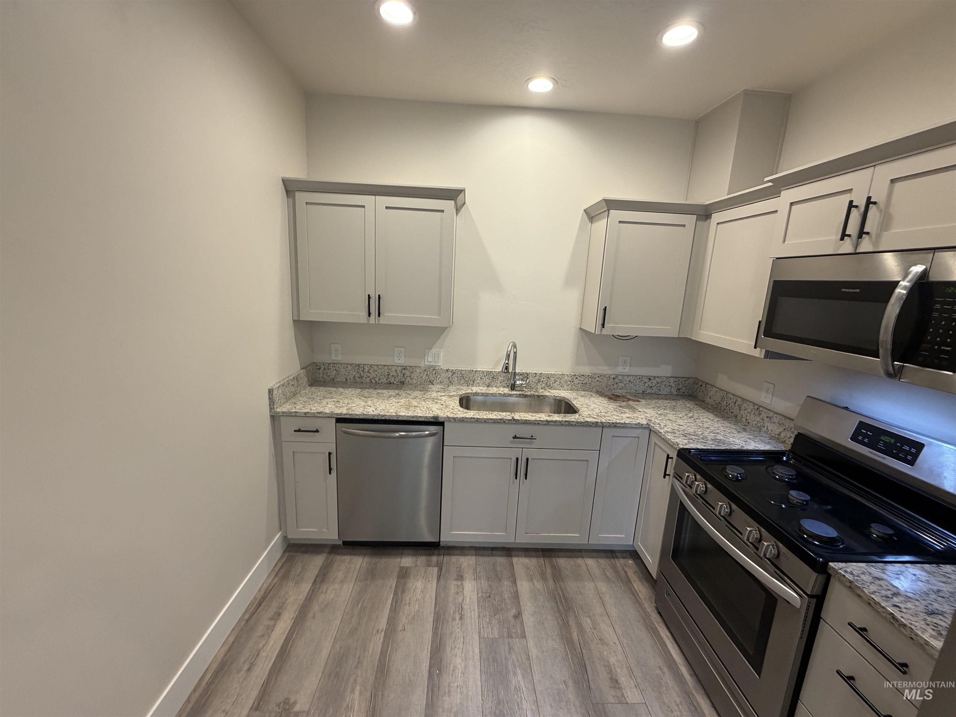 1475 N Bluffs Ridge Lane, Boise, Idaho 83704, 3 Bedrooms, 2 Bathrooms, Residential For Sale, Price $334,000,MLS 98993631