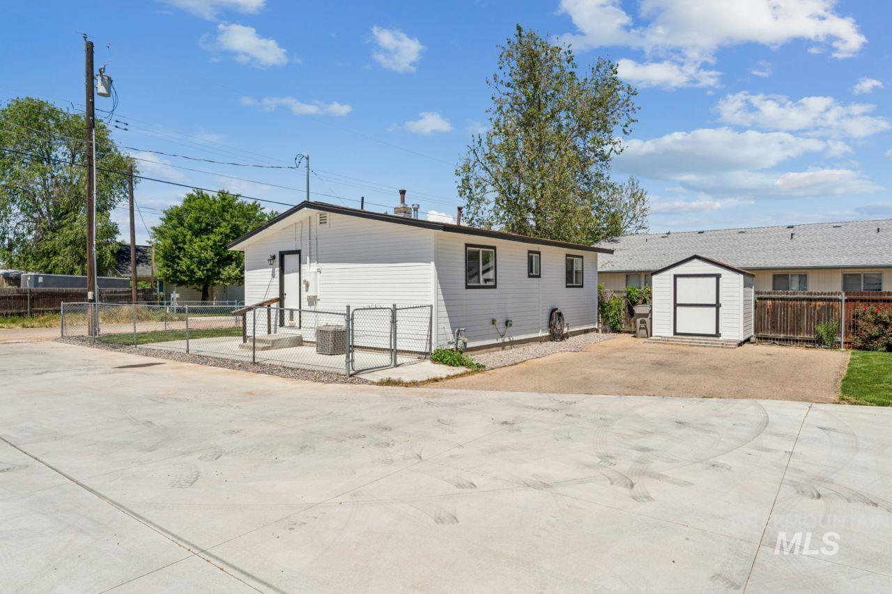 3504 N Jackie Ln, Boise, Idaho 83704, 2 Bedrooms, 1 Bathroom, Residential For Sale, Price $349,000, 98993633