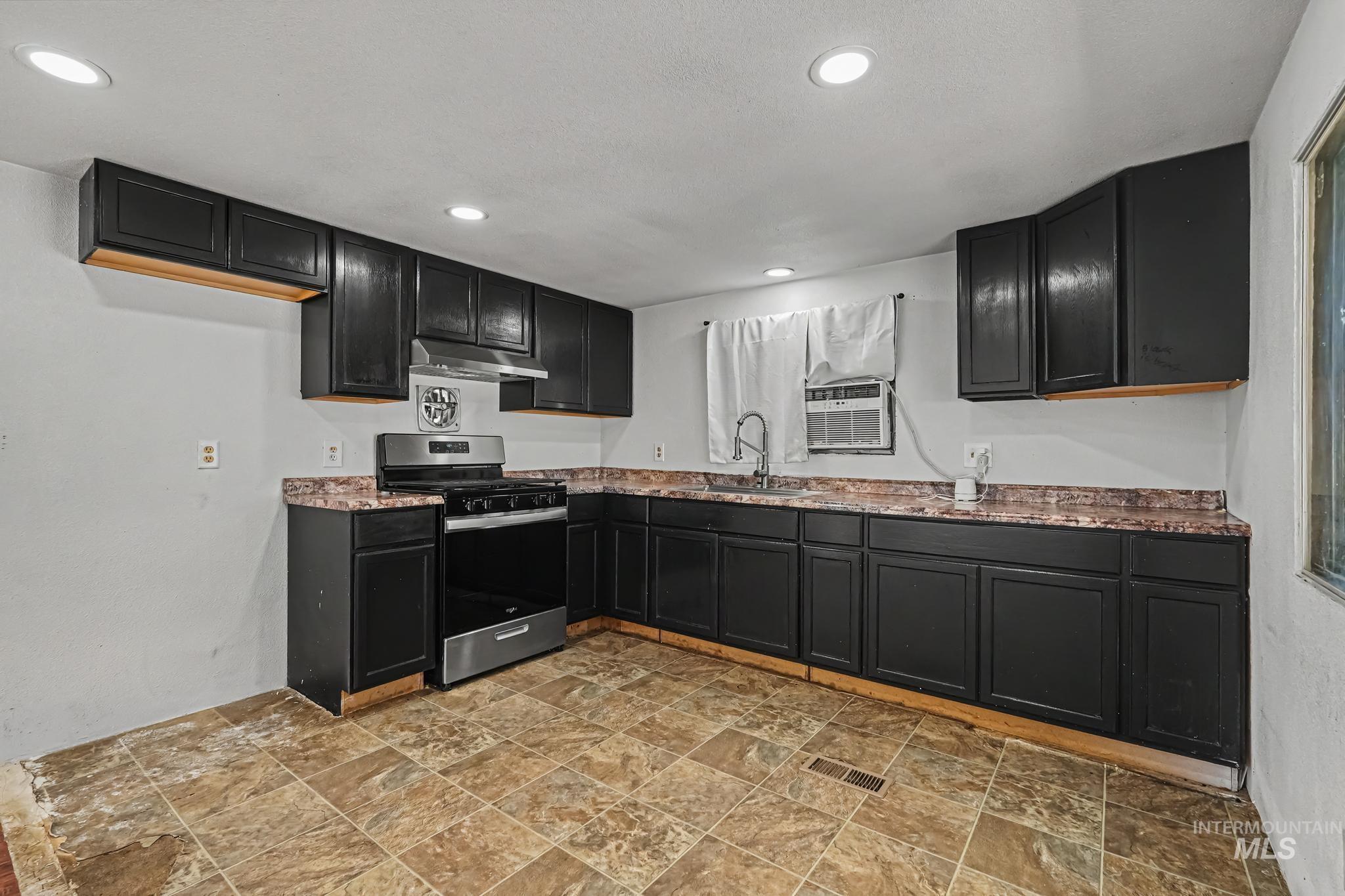 1410 W. Flamingo Avenue, Nampa, Idaho 83651, 2 Bedrooms, 1 Bathroom, Residential For Sale, Price $50,000, 98993636