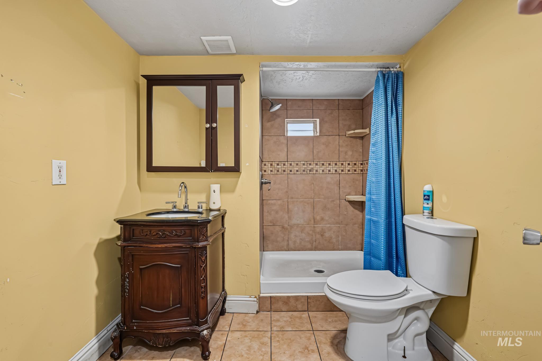1410 W. Flamingo Avenue, Nampa, Idaho 83651, 2 Bedrooms, 1 Bathroom, Residential For Sale, Price $50,000, 98993636