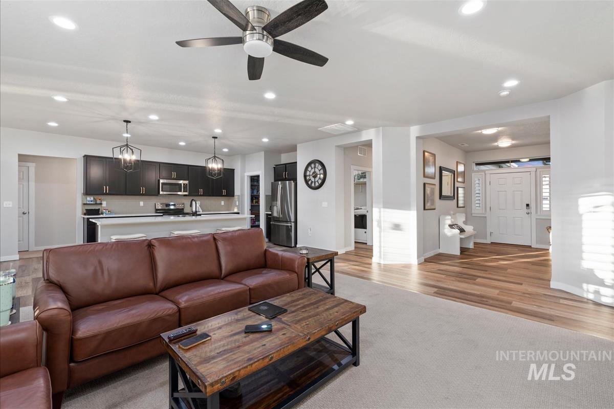 15451 Lutsen Ave, Caldwell, Idaho 83607, 4 Bedrooms, 2 Bathrooms, Residential For Sale, Price $529,900, 98993641
