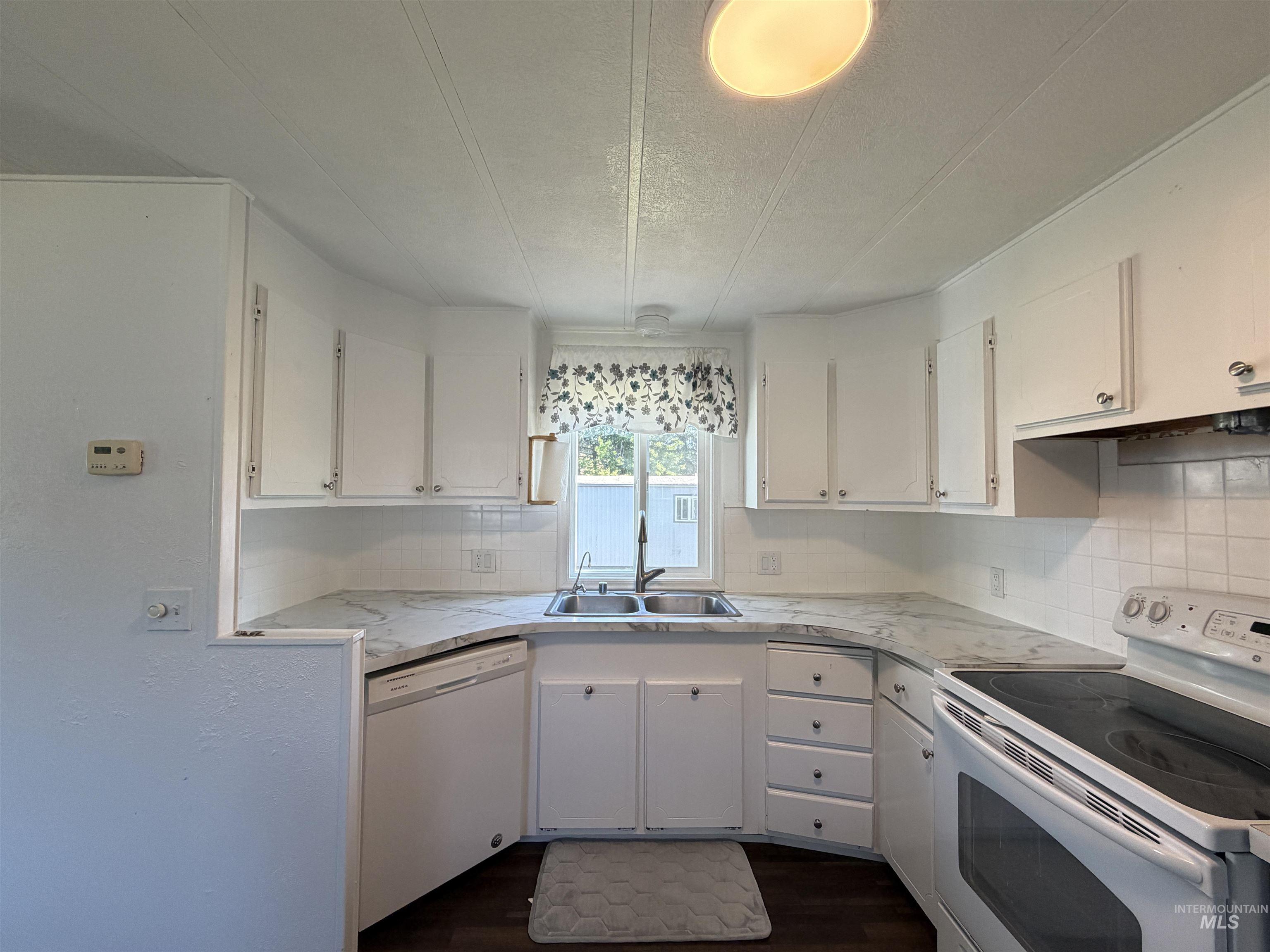 411 N Almon, Moscow, Idaho 83843, 2 Bedrooms, 1 Bathroom, Residential For Sale, Price $59,000, 98993642