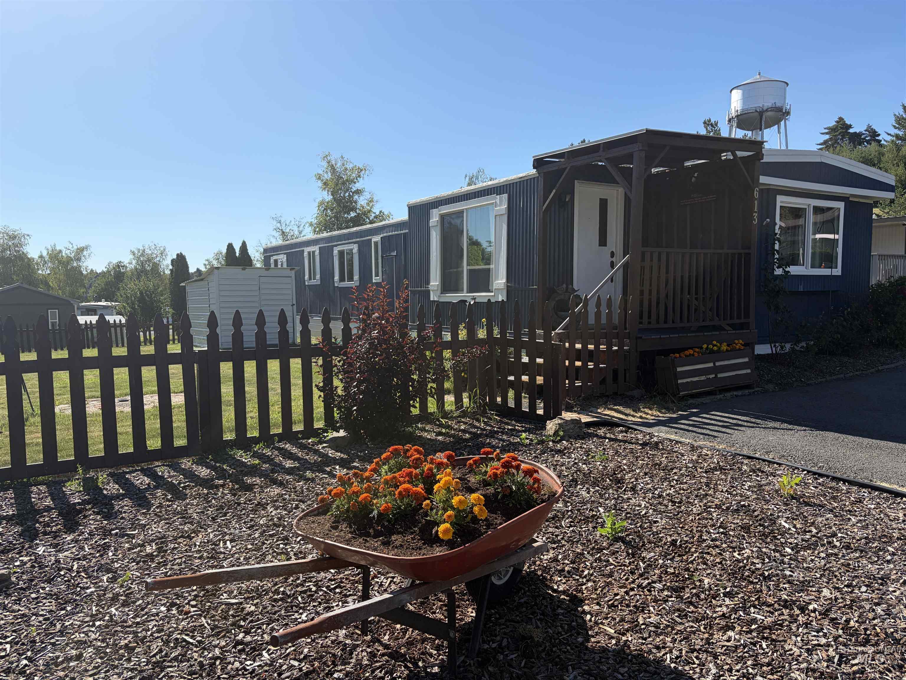 411 N Almon, Moscow, Idaho 83843, 2 Bedrooms, 1 Bathroom, Residential For Sale, Price $59,000, 98993642