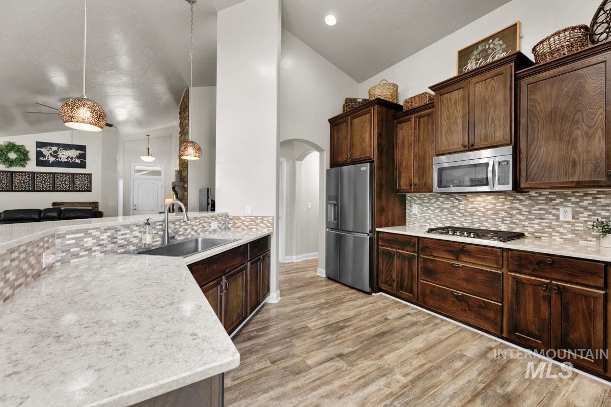 5176 W Denwick Dr., Eagle, Idaho 83616, 3 Bedrooms, 2 Bathrooms, Residential For Sale, Price $549,900, 98993643