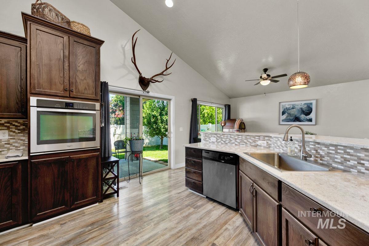 5176 W Denwick Dr., Eagle, Idaho 83616, 3 Bedrooms, 2 Bathrooms, Residential For Sale, Price $549,900, 98993643