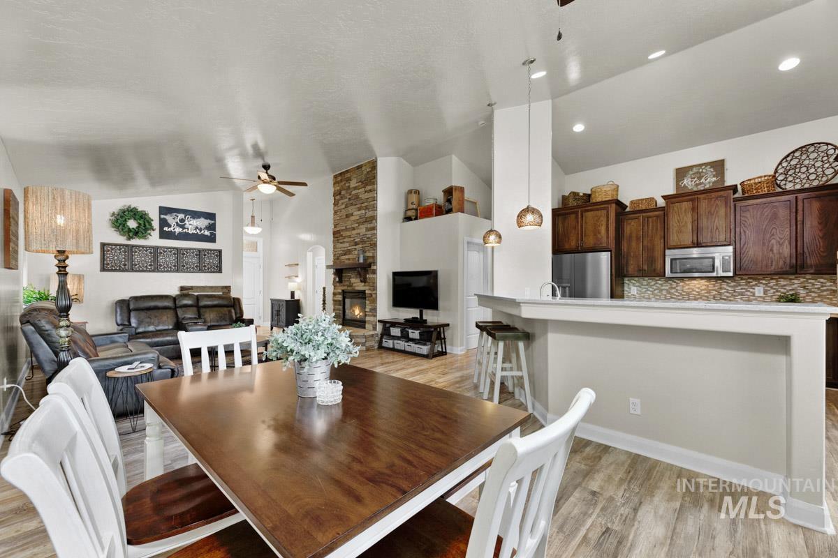 5176 W Denwick Dr., Eagle, Idaho 83616, 3 Bedrooms, 2 Bathrooms, Residential For Sale, Price $549,900, 98993643
