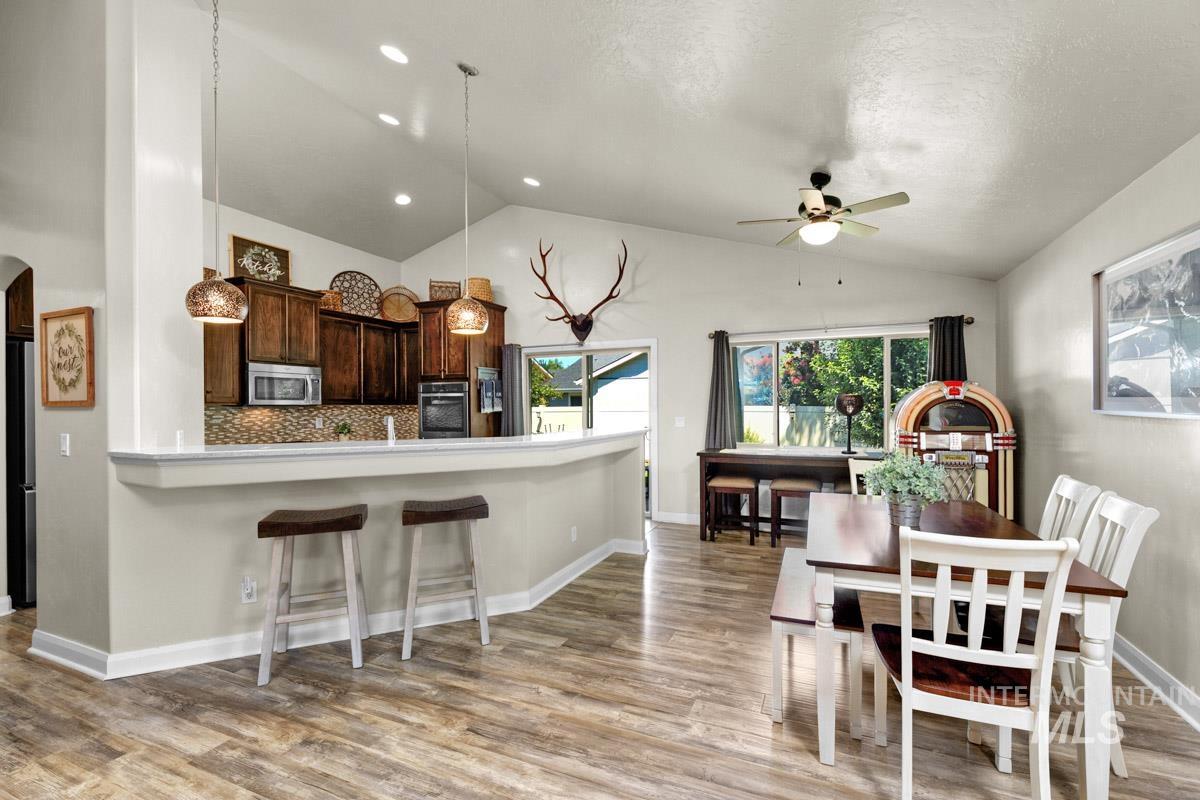 5176 W Denwick Dr., Eagle, Idaho 83616, 3 Bedrooms, 2 Bathrooms, Residential For Sale, Price $549,900, 98993643