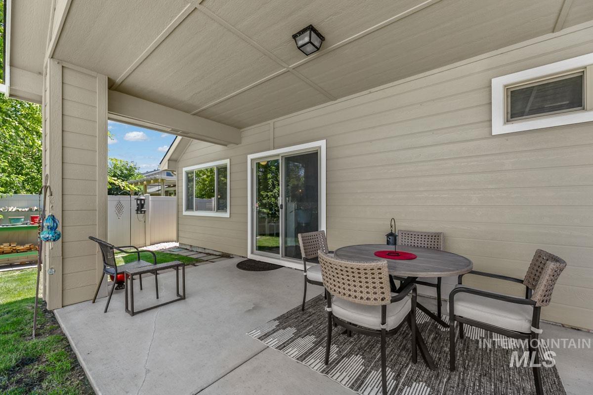 5176 W Denwick Dr., Eagle, Idaho 83616, 3 Bedrooms, 2 Bathrooms, Residential For Sale, Price $549,900, 98993643
