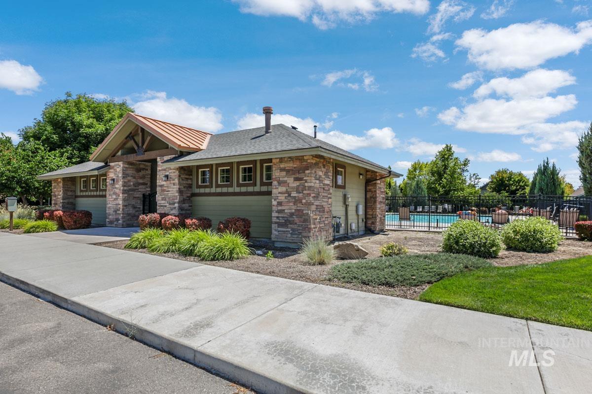5176 W Denwick Dr., Eagle, Idaho 83616, 3 Bedrooms, 2 Bathrooms, Residential For Sale, Price $549,900, 98993643