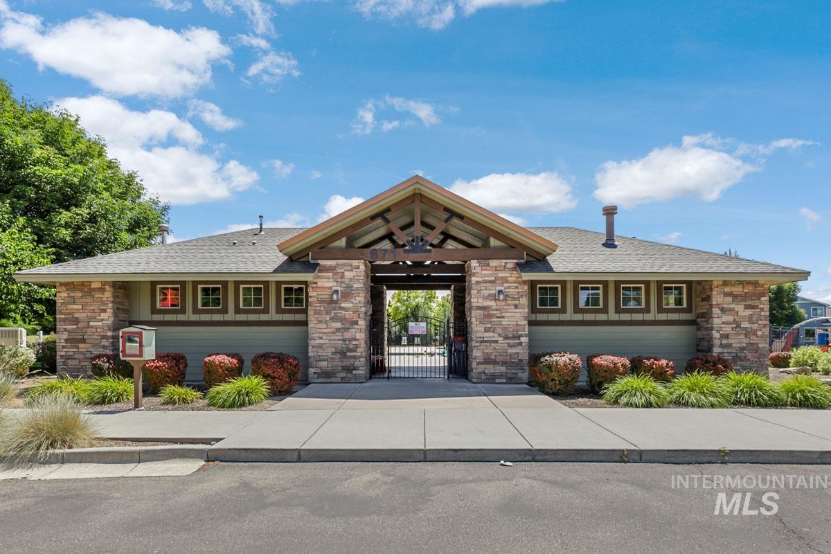 5176 W Denwick Dr., Eagle, Idaho 83616, 3 Bedrooms, 2 Bathrooms, Residential For Sale, Price $549,900, 98993643