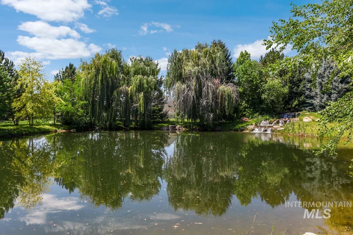5176 W Denwick Dr., Eagle, Idaho 83616, 3 Bedrooms, 2 Bathrooms, Residential For Sale, Price $549,900, 98993643