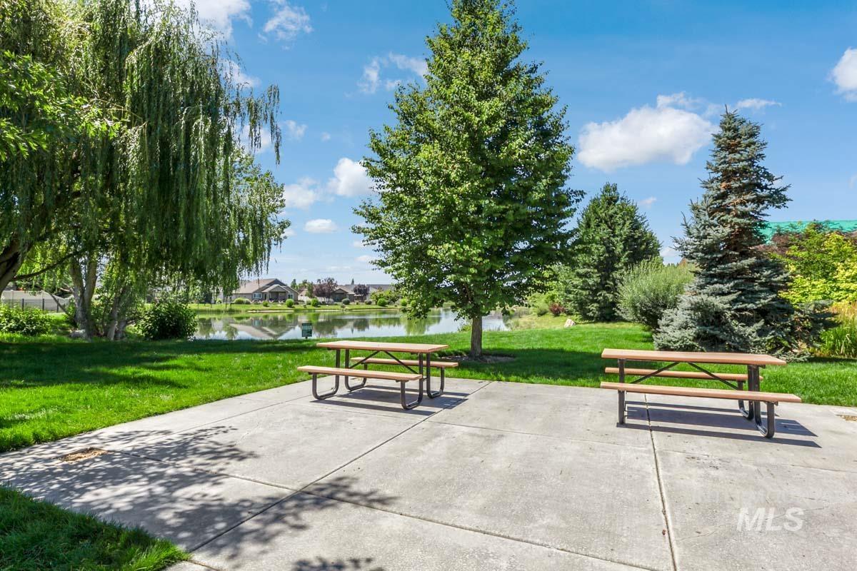 5176 W Denwick Dr., Eagle, Idaho 83616, 3 Bedrooms, 2 Bathrooms, Residential For Sale, Price $549,900, 98993643