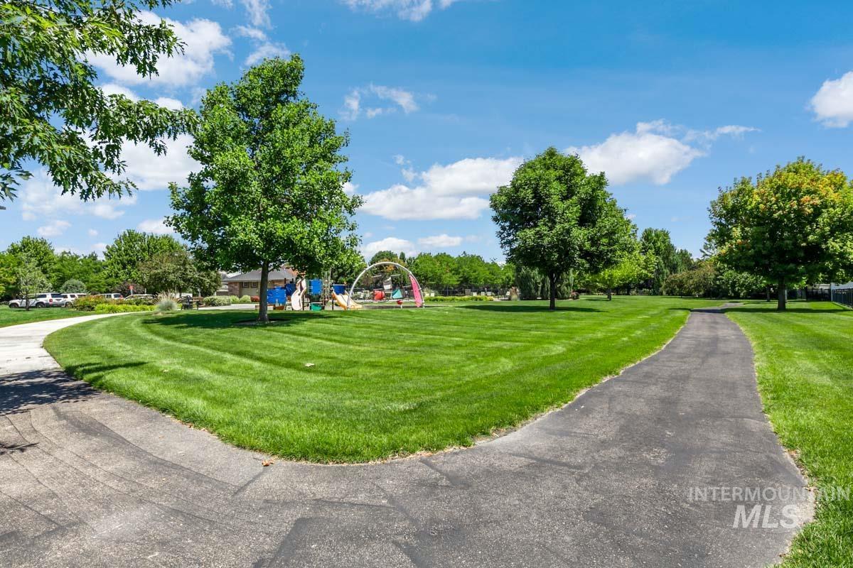 5176 W Denwick Dr., Eagle, Idaho 83616, 3 Bedrooms, 2 Bathrooms, Residential For Sale, Price $549,900, 98993643