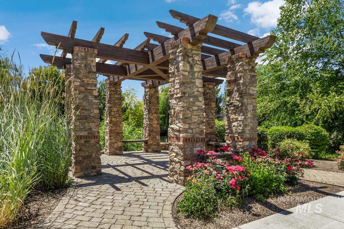 5176 W Denwick Dr., Eagle, Idaho 83616, 3 Bedrooms, 2 Bathrooms, Residential For Sale, Price $549,900, 98993643