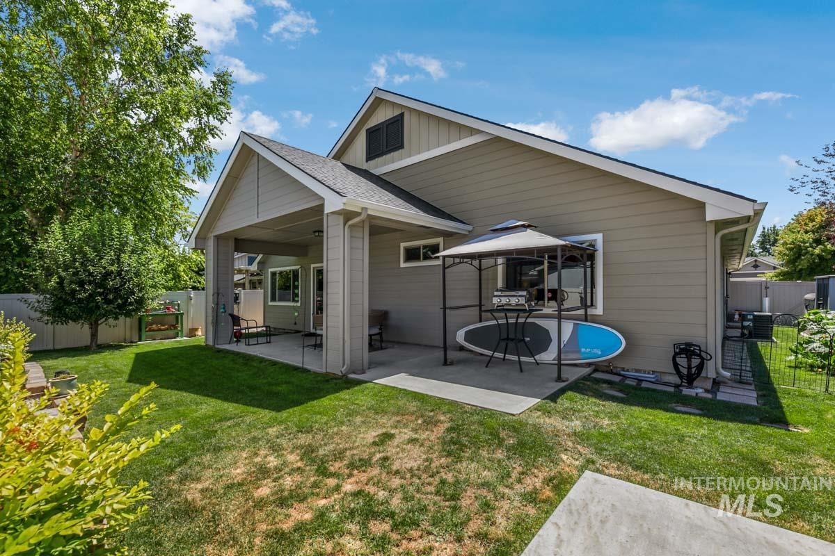 5176 W Denwick Dr., Eagle, Idaho 83616, 3 Bedrooms, 2 Bathrooms, Residential For Sale, Price $549,900, 98993643