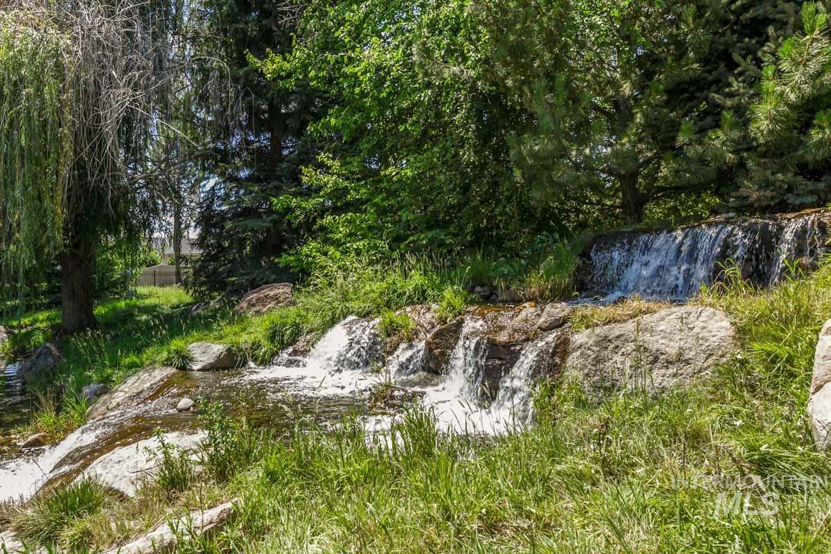 5176 W Denwick Dr., Eagle, Idaho 83616, 3 Bedrooms, 2 Bathrooms, Residential For Sale, Price $549,900, 98993643