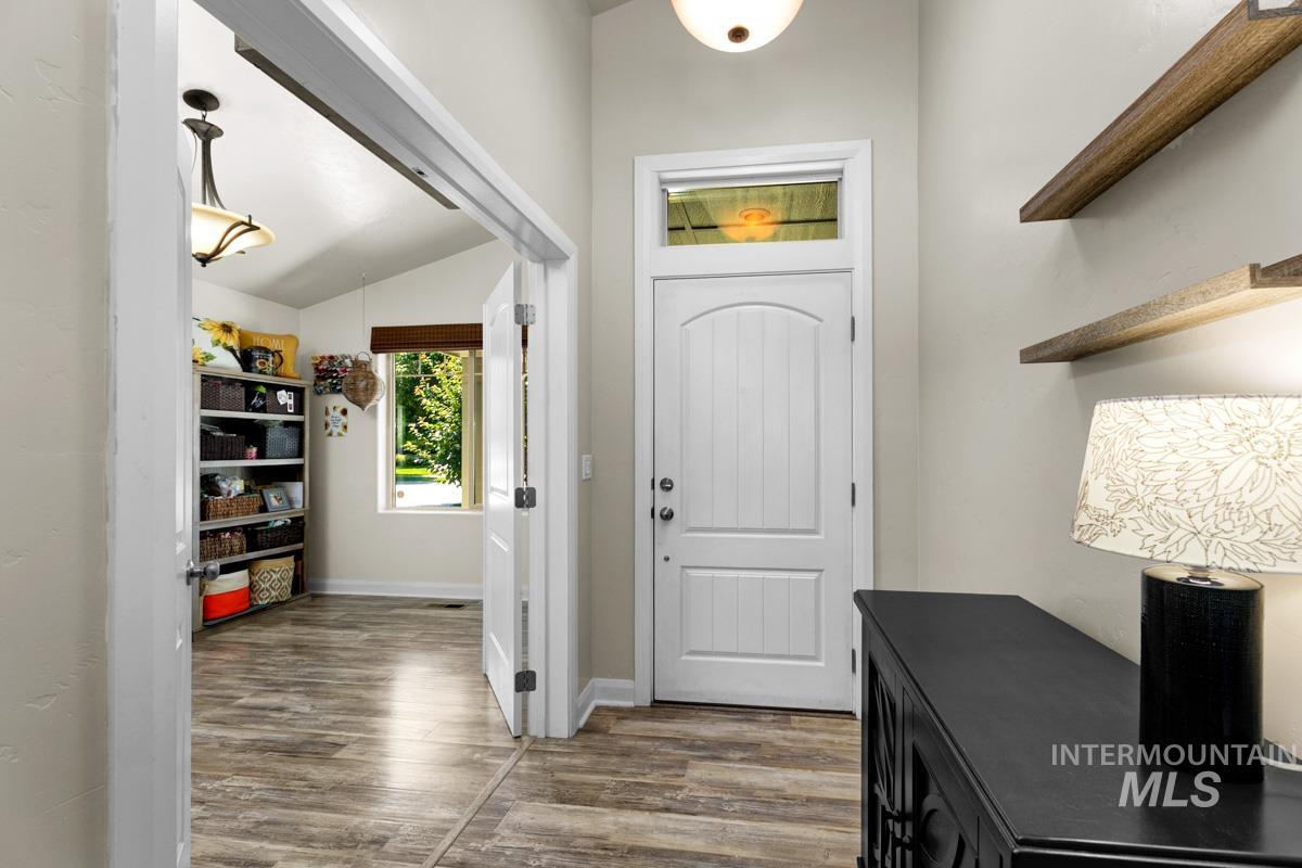 5176 W Denwick Dr., Eagle, Idaho 83616, 3 Bedrooms, 2 Bathrooms, Residential For Sale, Price $549,900, 98993643