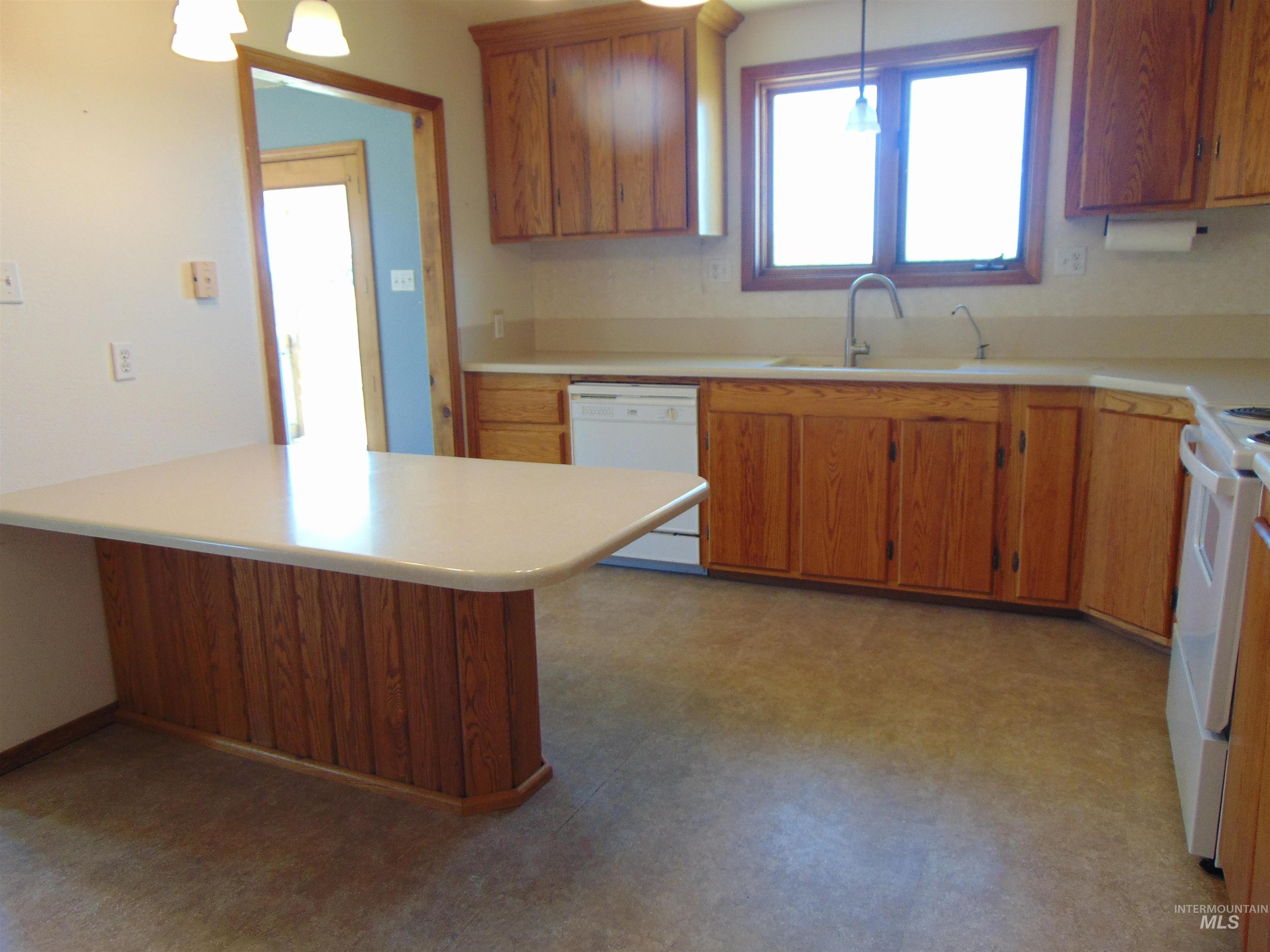 3855 Saddlehorn Lane, Vale, Oregon 97918, 3 Bedrooms, 2 Bathrooms, Residential For Sale, Price $425,000, 98993645