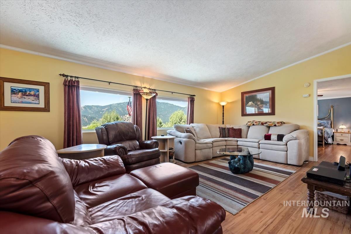 23 Woodland Dr, Garden Valley, Idaho 83622, 3 Bedrooms, 2 Bathrooms, Residential For Sale, Price $515,000, 98993647