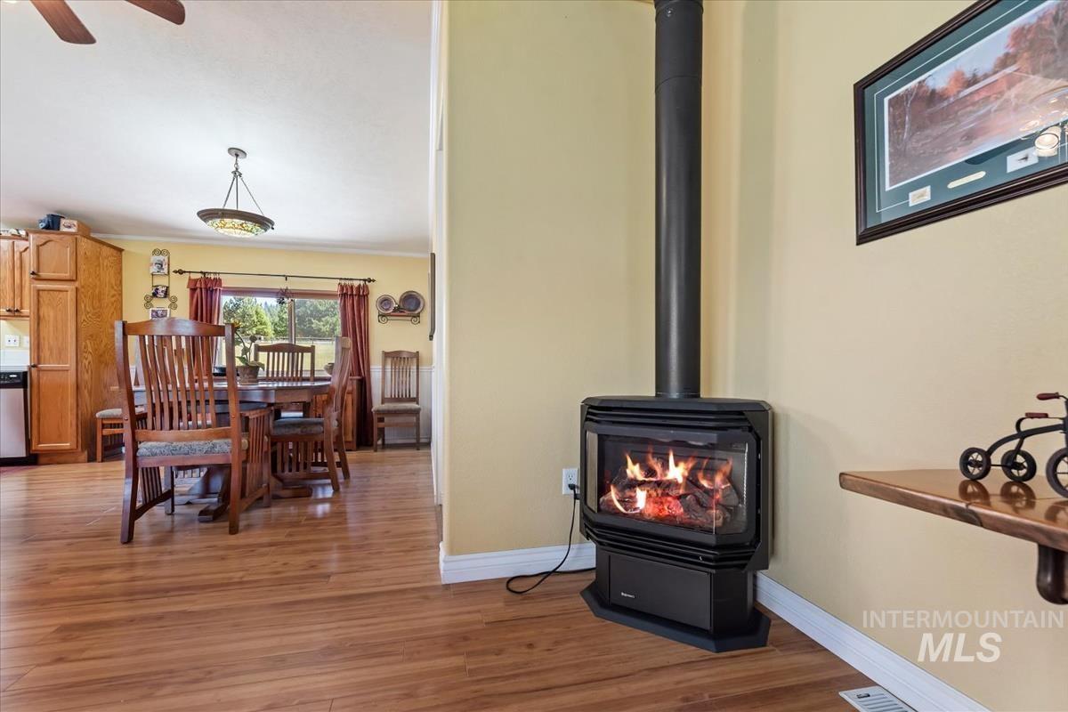 23 Woodland Dr, Garden Valley, Idaho 83622, 3 Bedrooms, 2 Bathrooms, Residential For Sale, Price $515,000, 98993647