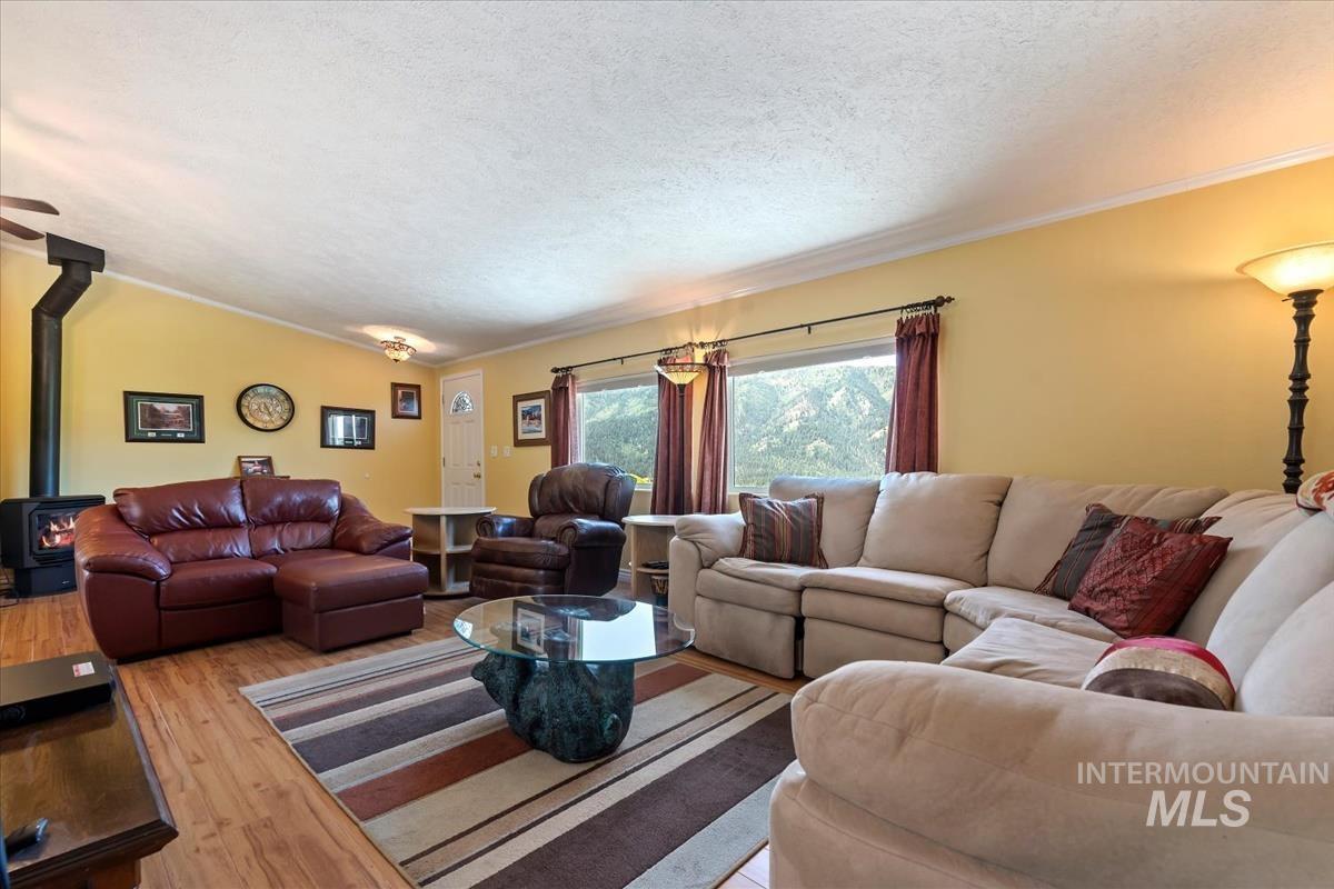 23 Woodland Dr, Garden Valley, Idaho 83622, 3 Bedrooms, 2 Bathrooms, Residential For Sale, Price $515,000, 98993647