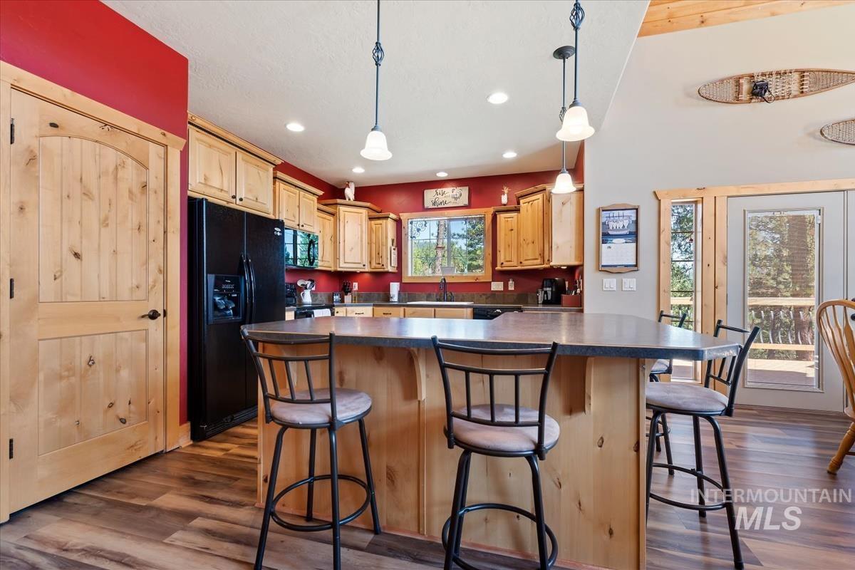 20 Shadow Rd, Garden Valley, Idaho 83622, 3 Bedrooms, 2.5 Bathrooms, Residential For Sale, Price $710,000, 98993648