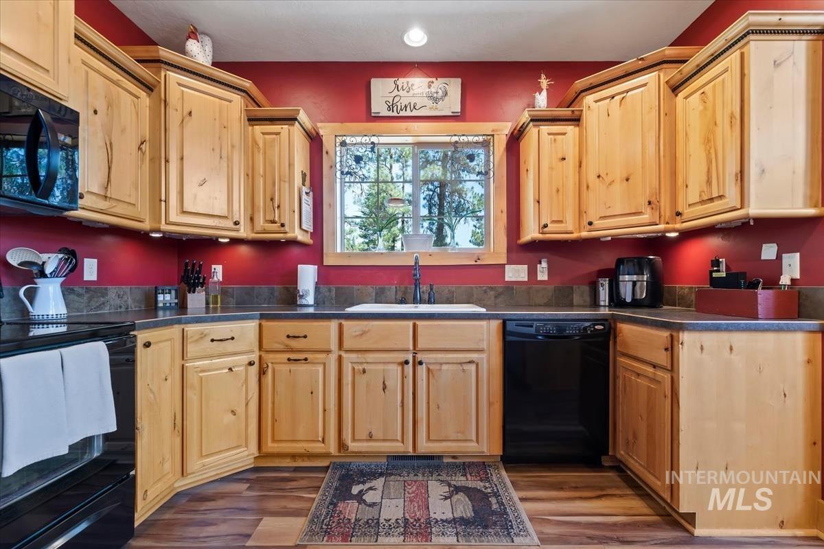 20 Shadow Rd, Garden Valley, Idaho 83622, 3 Bedrooms, 2.5 Bathrooms, Residential For Sale, Price $710,000, 98993648