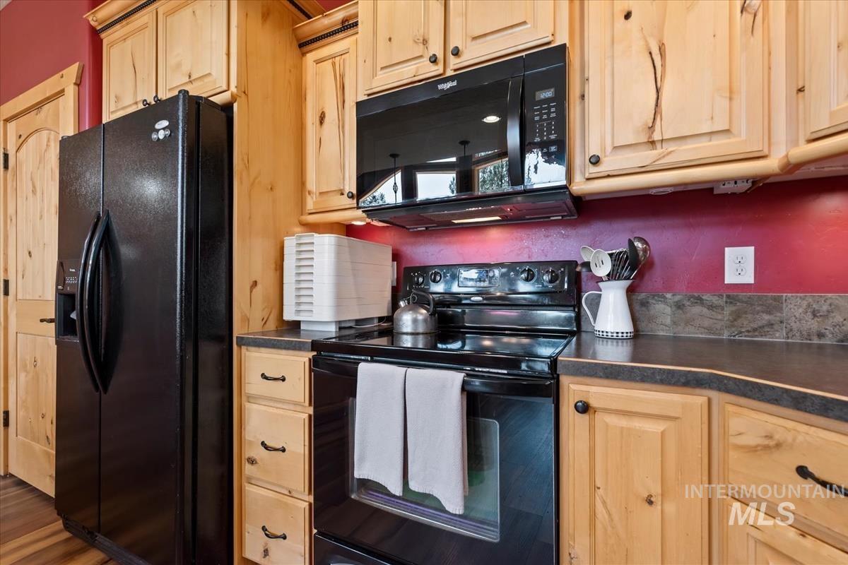 20 Shadow Rd, Garden Valley, Idaho 83622, 3 Bedrooms, 2.5 Bathrooms, Residential For Sale, Price $710,000, 98993648