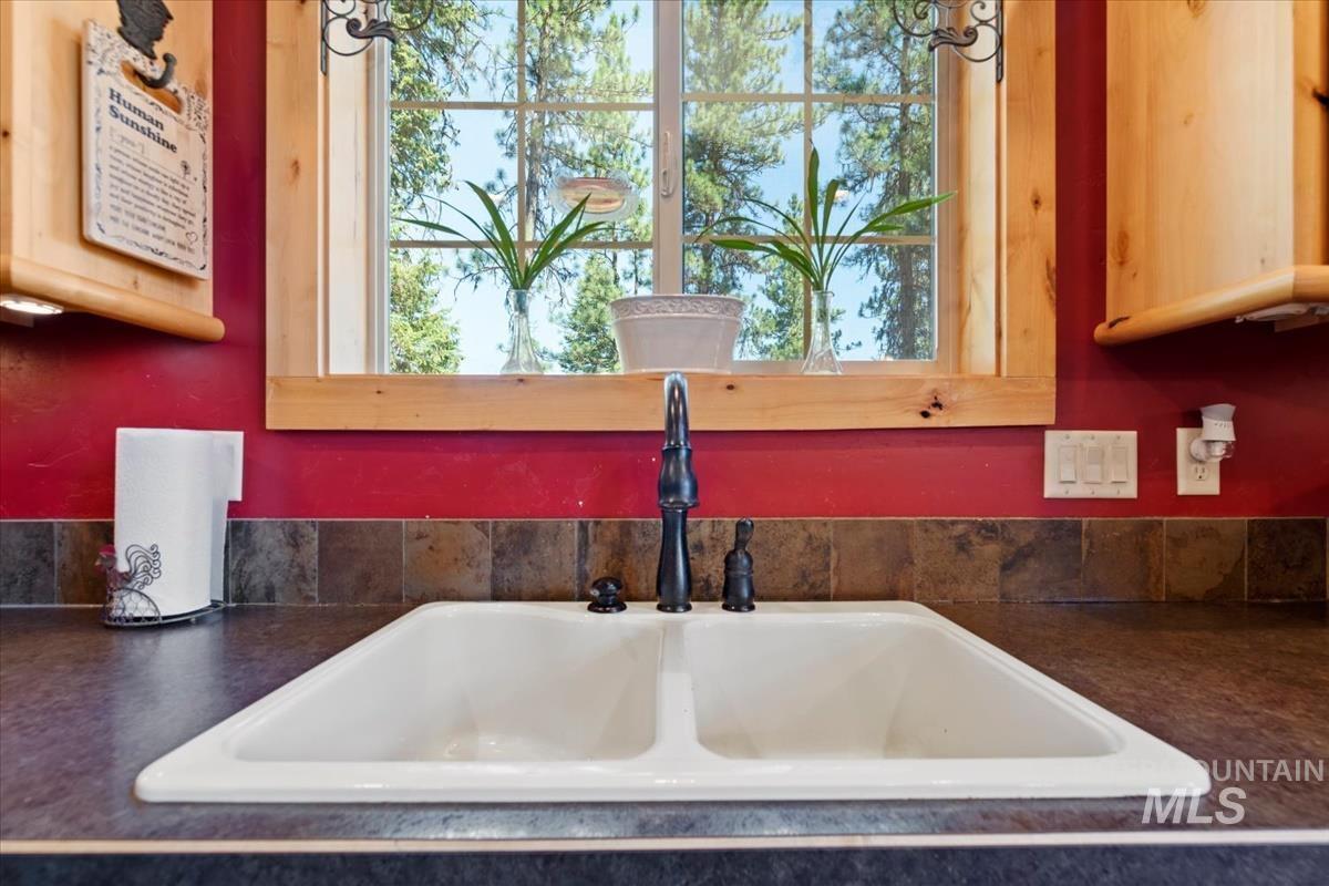 20 Shadow Rd, Garden Valley, Idaho 83622, 3 Bedrooms, 2.5 Bathrooms, Residential For Sale, Price $710,000, 98993648