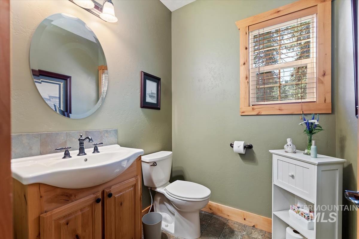 20 Shadow Rd, Garden Valley, Idaho 83622, 3 Bedrooms, 2.5 Bathrooms, Residential For Sale, Price $710,000, 98993648