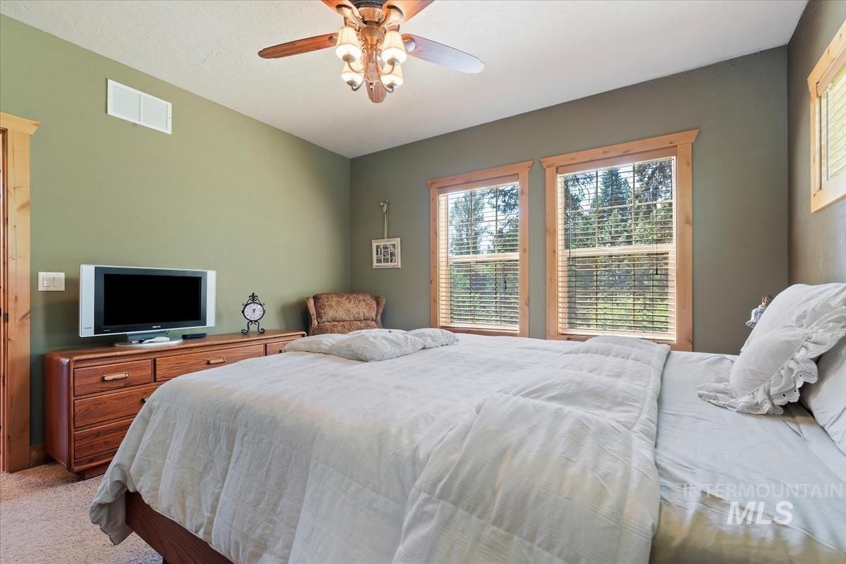 20 Shadow Rd, Garden Valley, Idaho 83622, 3 Bedrooms, 2.5 Bathrooms, Residential For Sale, Price $710,000, 98993648