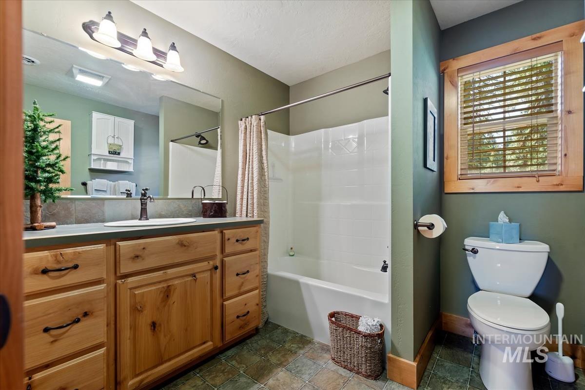 20 Shadow Rd, Garden Valley, Idaho 83622, 3 Bedrooms, 2.5 Bathrooms, Residential For Sale, Price $710,000, 98993648