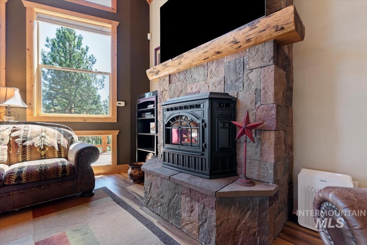 20 Shadow Rd, Garden Valley, Idaho 83622, 3 Bedrooms, 2.5 Bathrooms, Residential For Sale, Price $710,000, 98993648