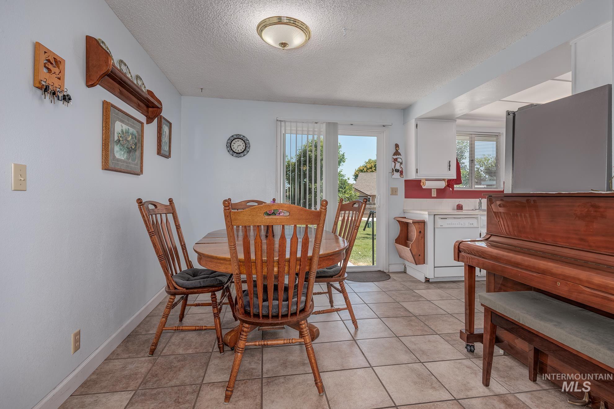 480 NW 16th St, Ontario, Oregon 97914, 3 Bedrooms, 2 Bathrooms, Residential For Sale, Price $285,900, 98993649
