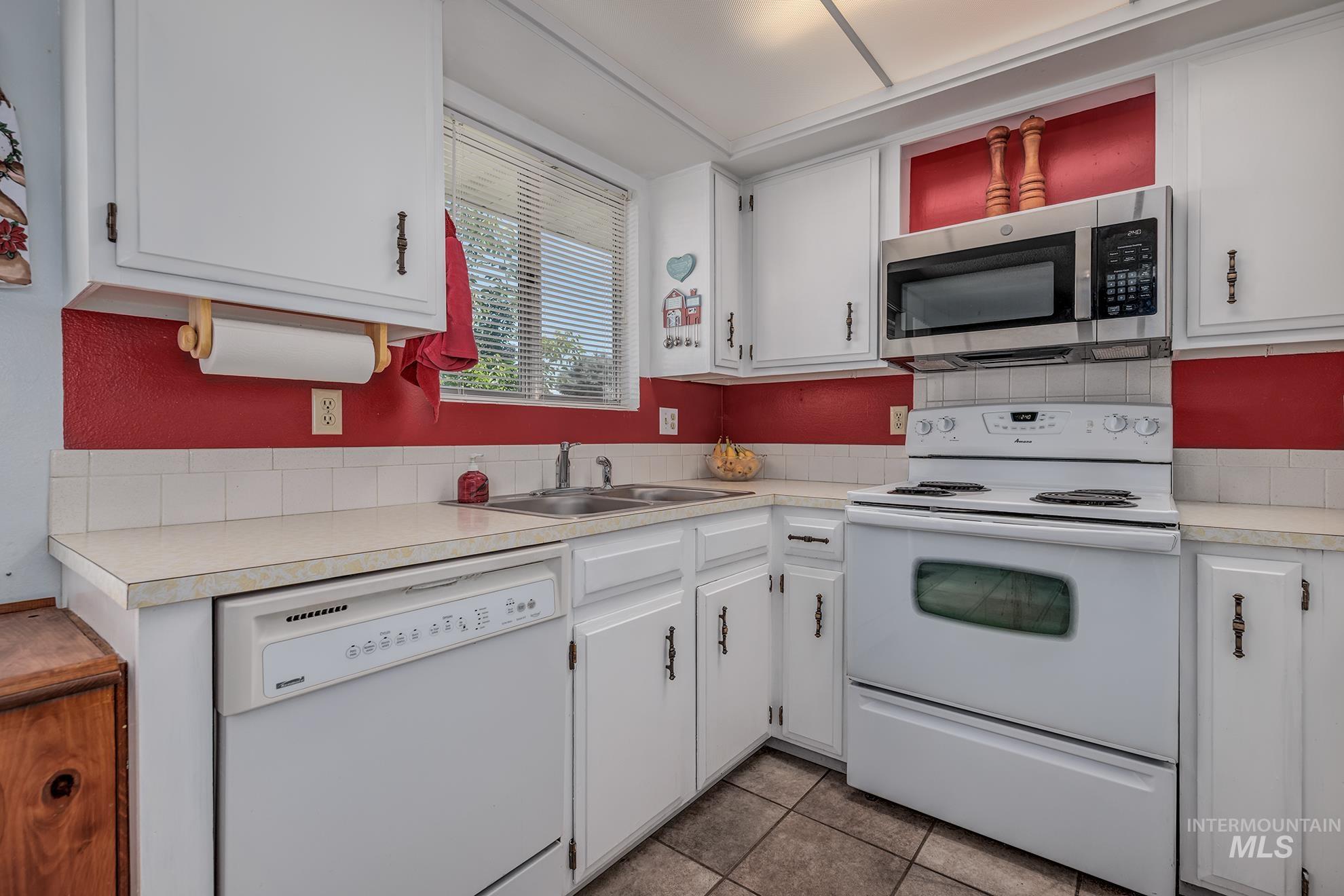480 NW 16th St, Ontario, Oregon 97914, 3 Bedrooms, 2 Bathrooms, Residential For Sale, Price $285,900, 98993649