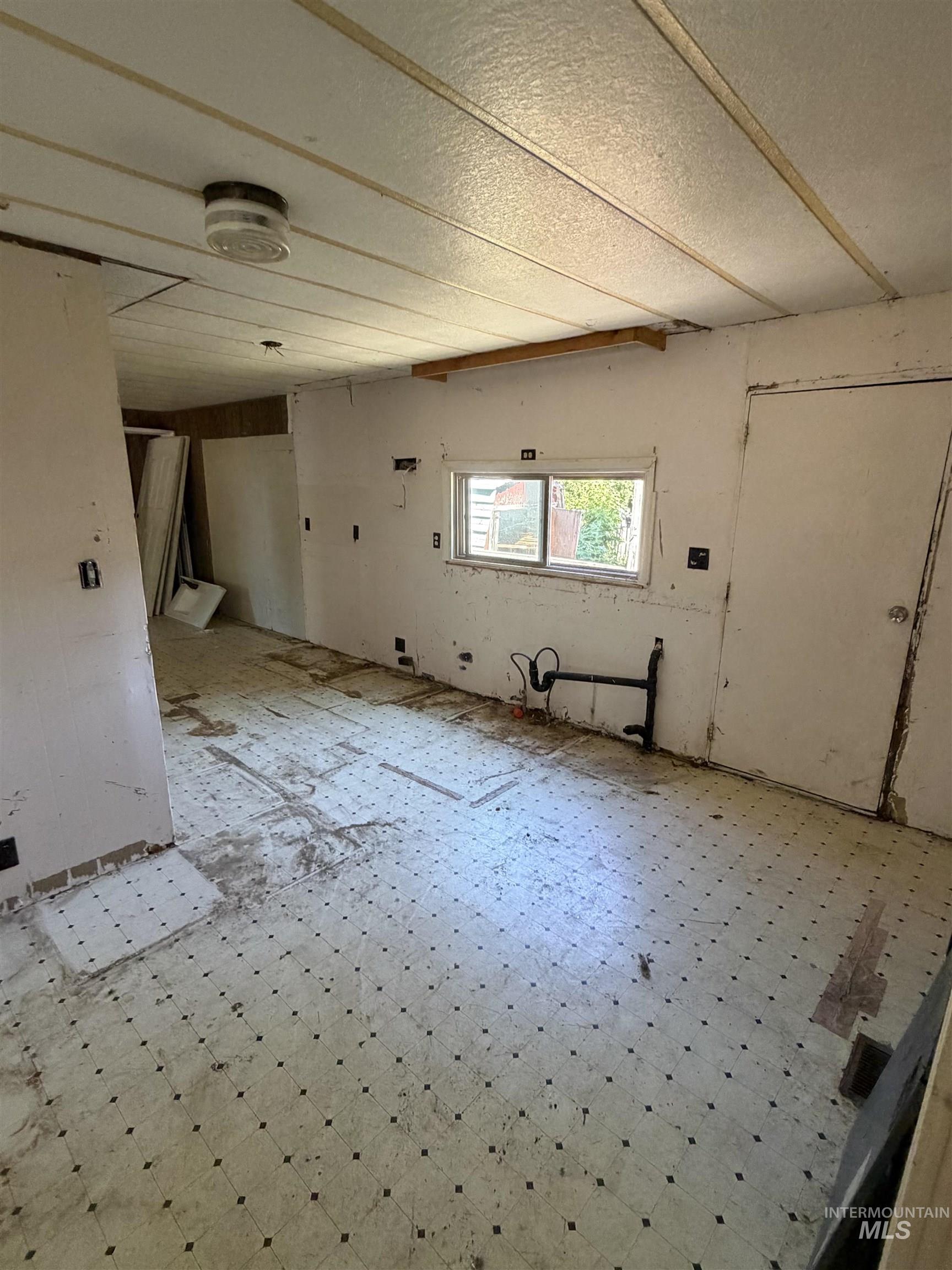 770 S Dolson Ln, Eagle, Idaho 83616, 3 Bedrooms, 2 Bathrooms, Residential For Sale, Price $49,900, 98993650