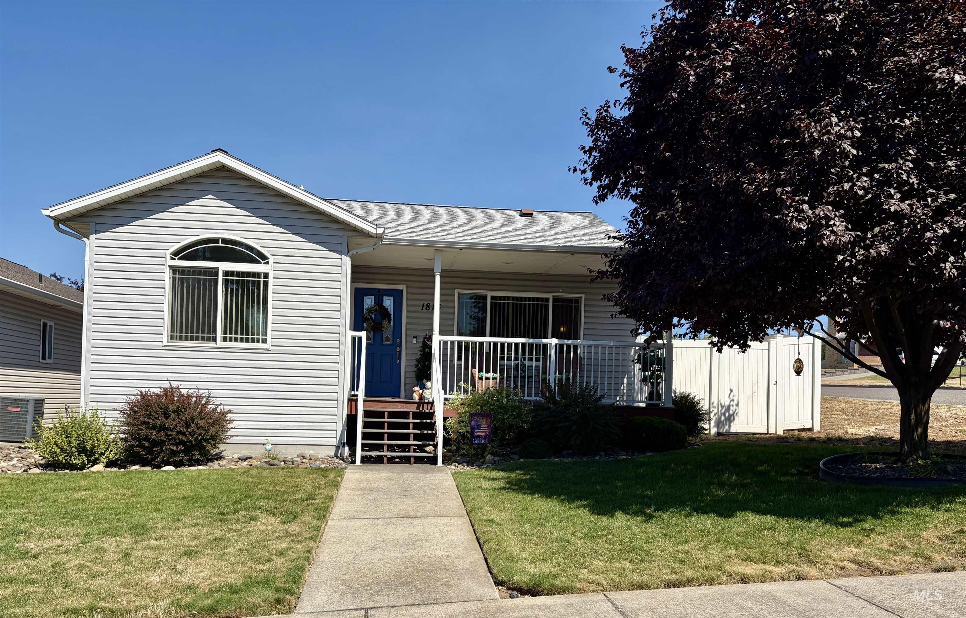 1815 16th Street, Lewiston, Idaho 83501, 2 Bedrooms, 2 Bathrooms, Residential For Sale, Price $329,900, 98993653