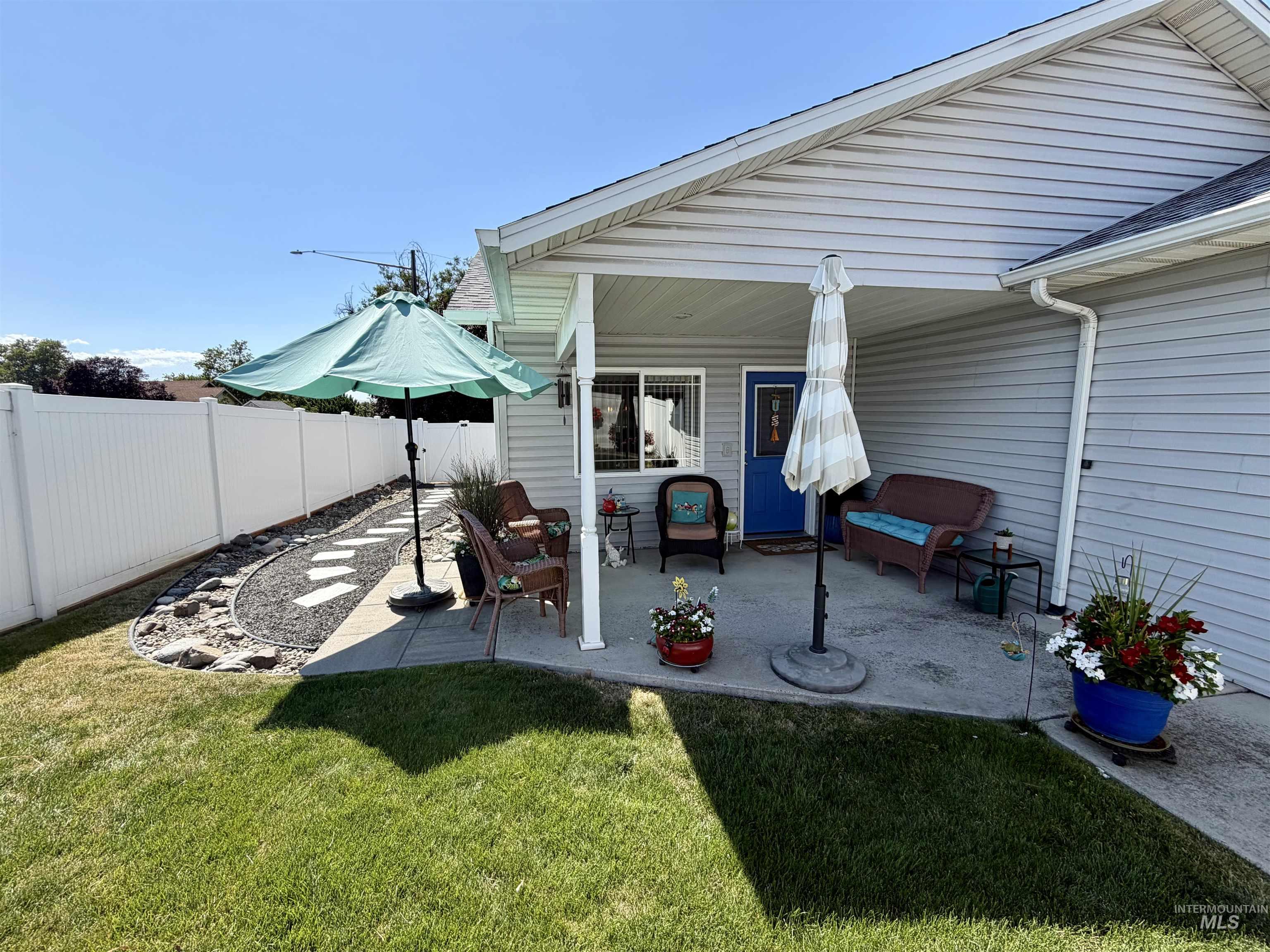 1815 16th Street, Lewiston, Idaho 83501, 2 Bedrooms, 2 Bathrooms, Residential For Sale, Price $329,900, 98993653