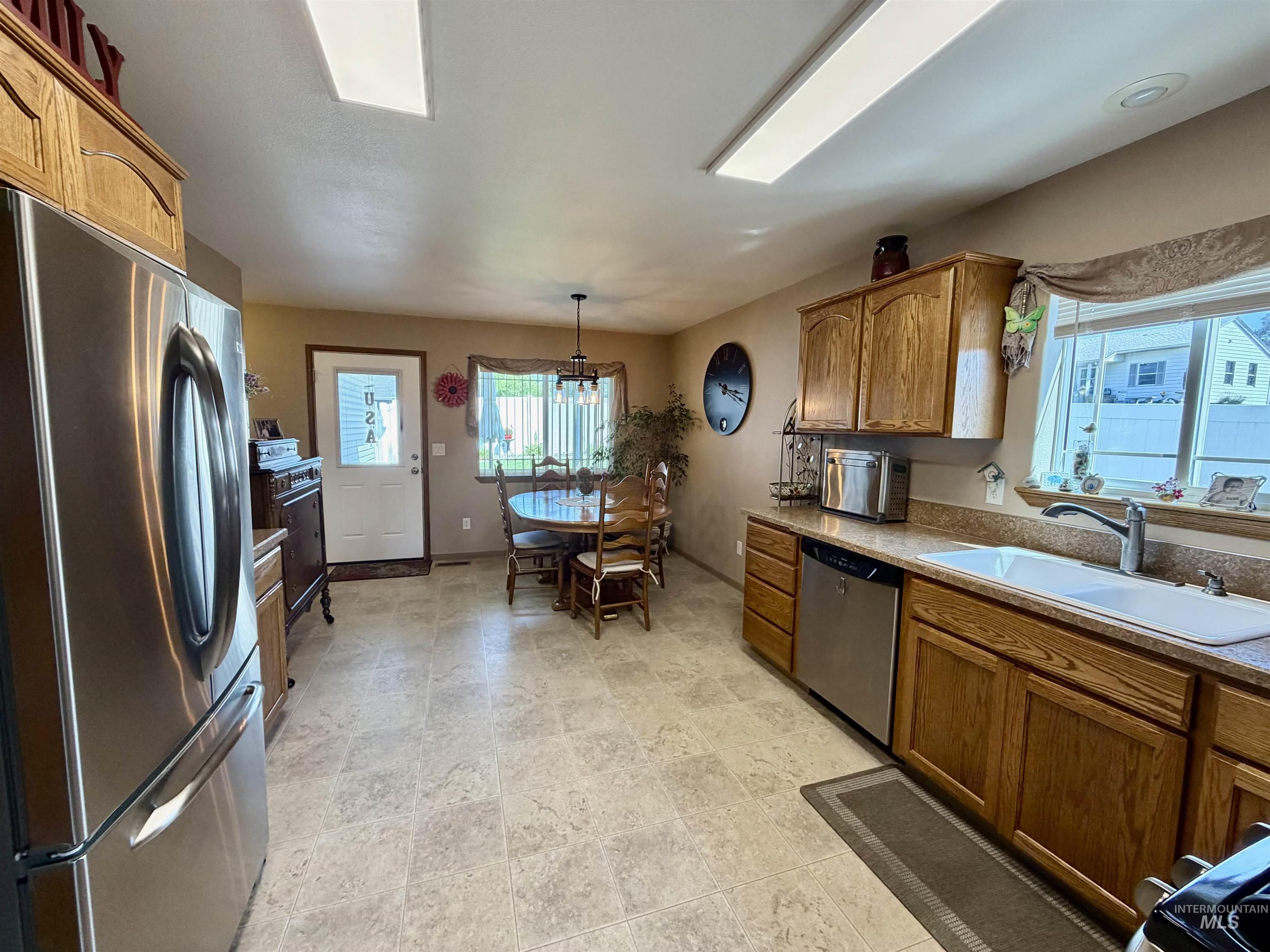 1815 16th Street, Lewiston, Idaho 83501, 2 Bedrooms, 2 Bathrooms, Residential For Sale, Price $329,900, 98993653