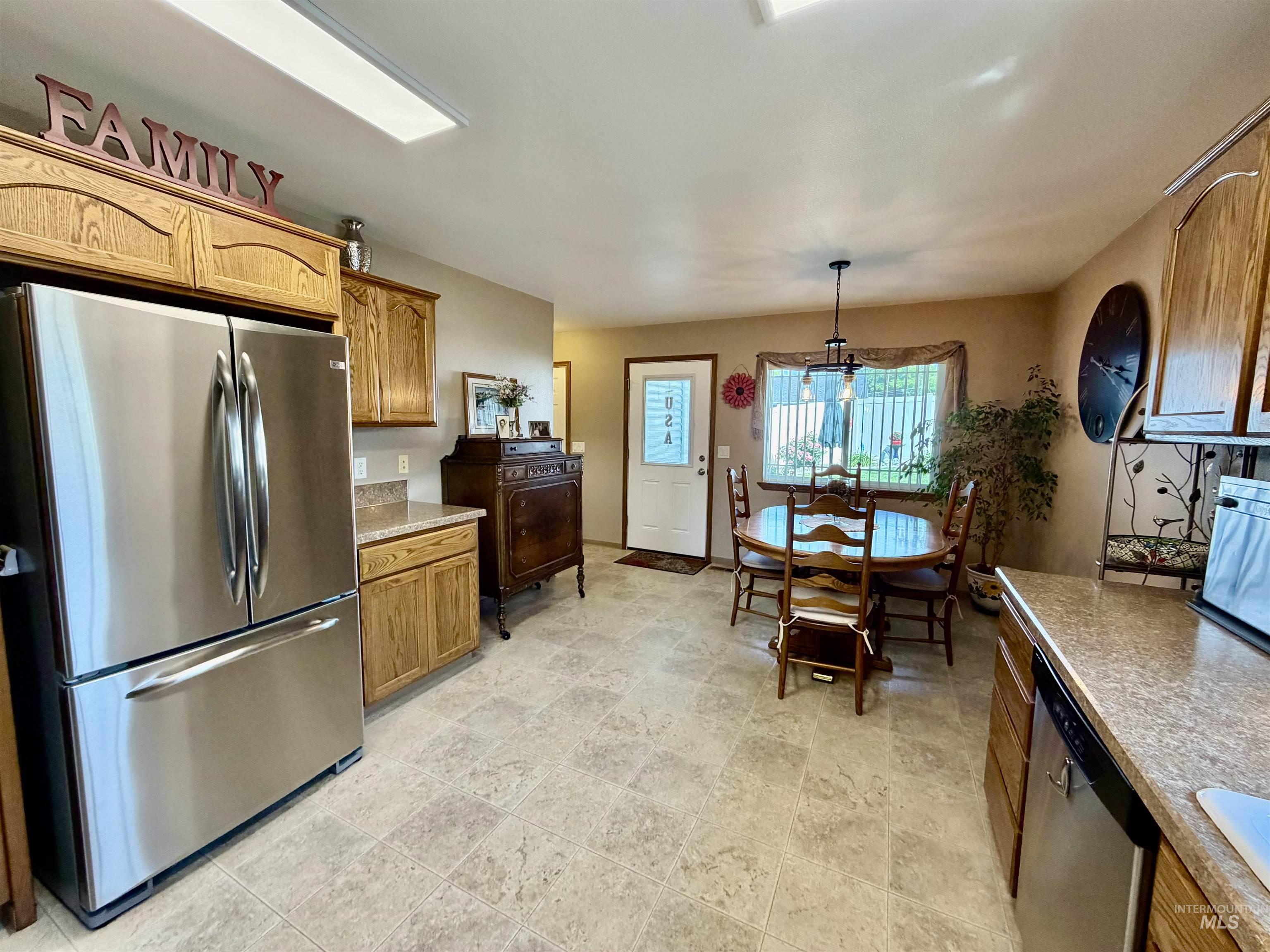 1815 16th Street, Lewiston, Idaho 83501, 2 Bedrooms, 2 Bathrooms, Residential For Sale, Price $329,900, 98993653