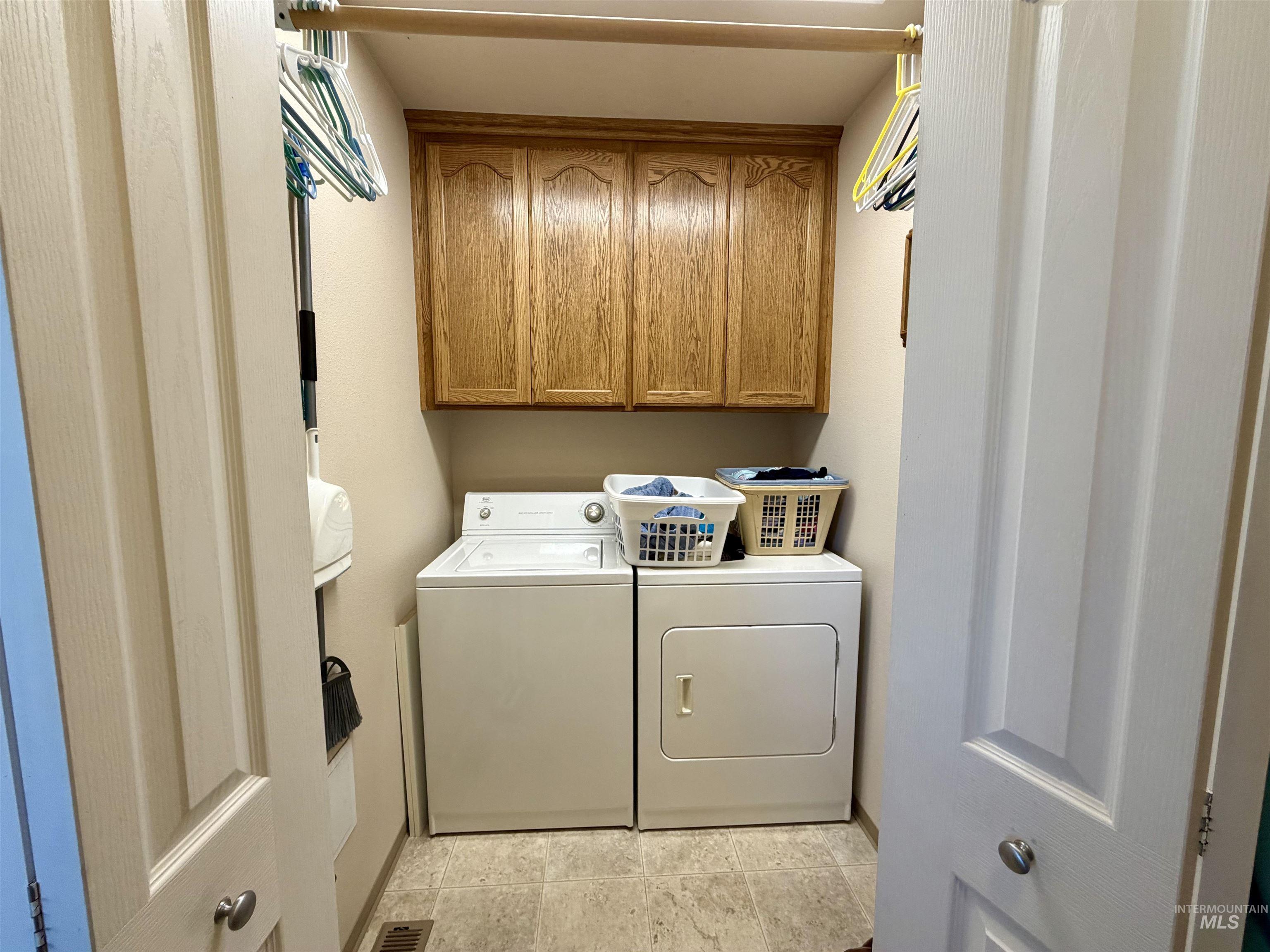 1815 16th Street, Lewiston, Idaho 83501, 2 Bedrooms, 2 Bathrooms, Residential For Sale, Price $329,900, 98993653
