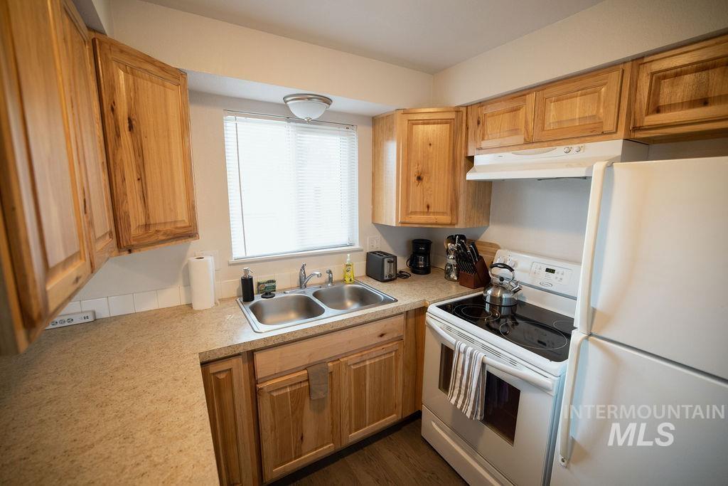 1223 S Maple st, Nampa, Idaho 83686-6020, 2 Bedrooms, 1.5 Bathrooms, Residential Income For Sale, Price $945,000, 98993659