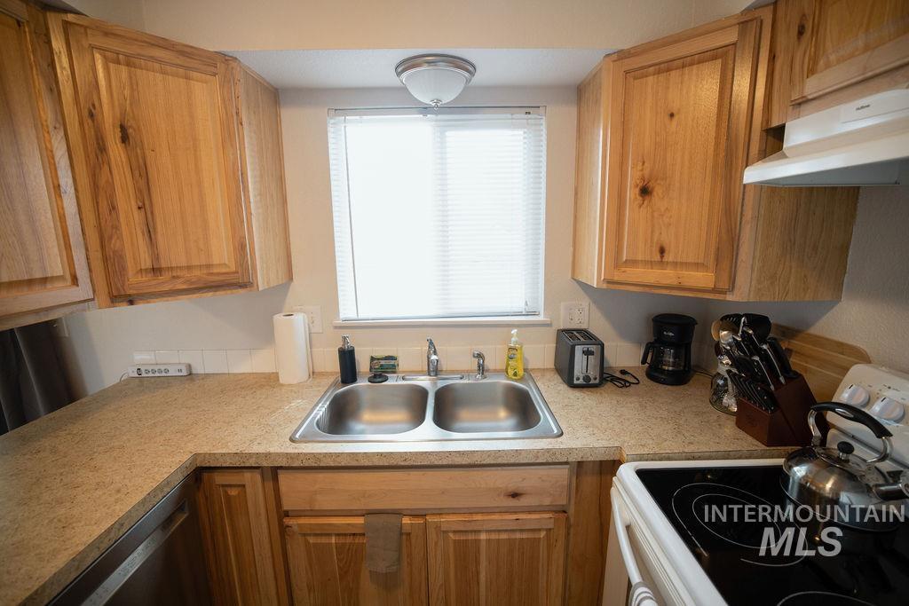 1223 S Maple st, Nampa, Idaho 83686-6020, 2 Bedrooms, 1.5 Bathrooms, Residential Income For Sale, Price $945,000, 98993659