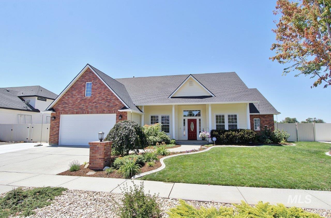 1729 Hickory Ave, Fruitland, Idaho 83619, 4 Bedrooms, 2 Bathrooms, Residential For Sale, Price $475,000,MLS 98993660