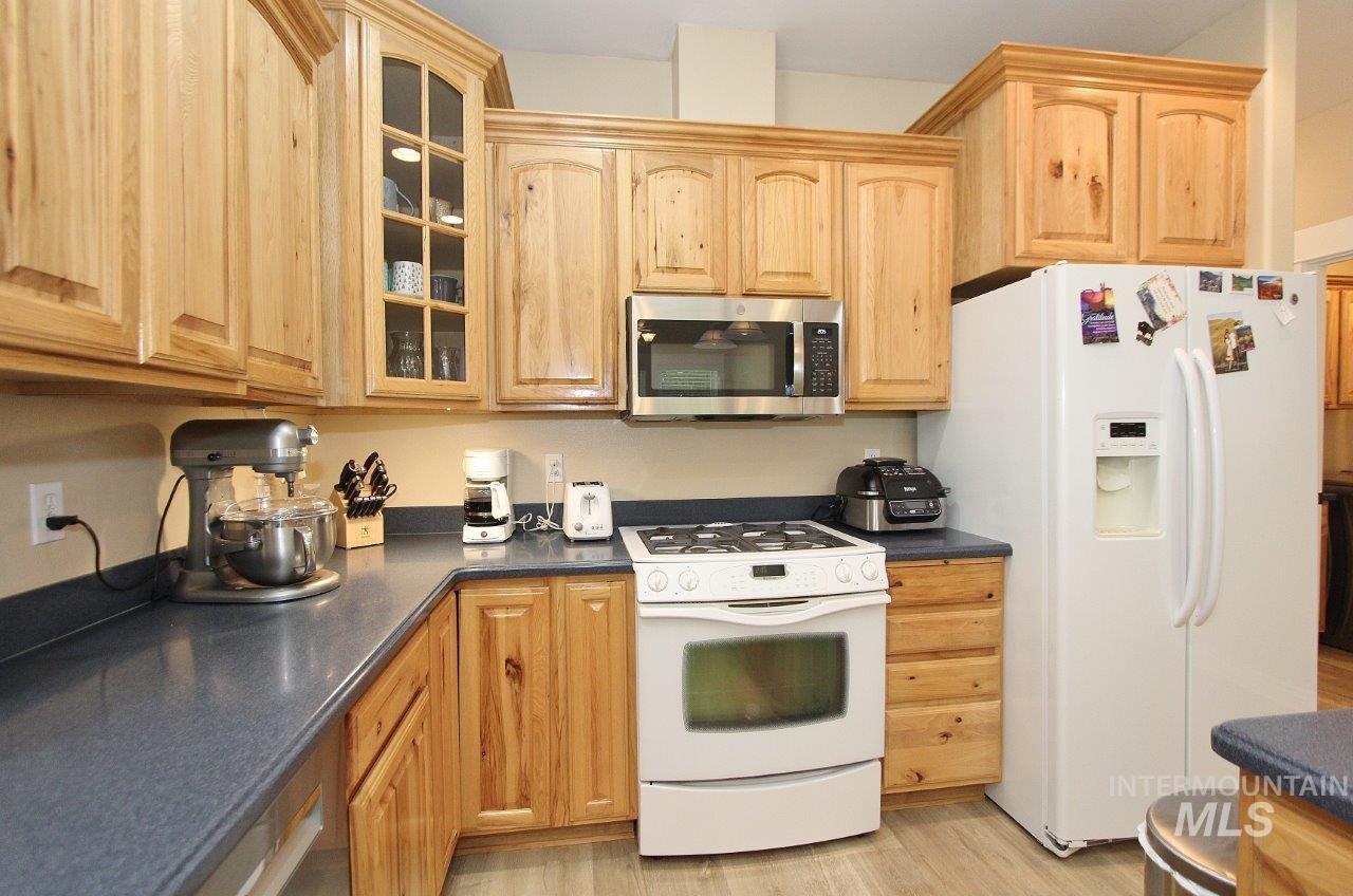 1729 Hickory Ave, Fruitland, Idaho 83619, 4 Bedrooms, 2 Bathrooms, Residential For Sale, Price $475,000,MLS 98993660